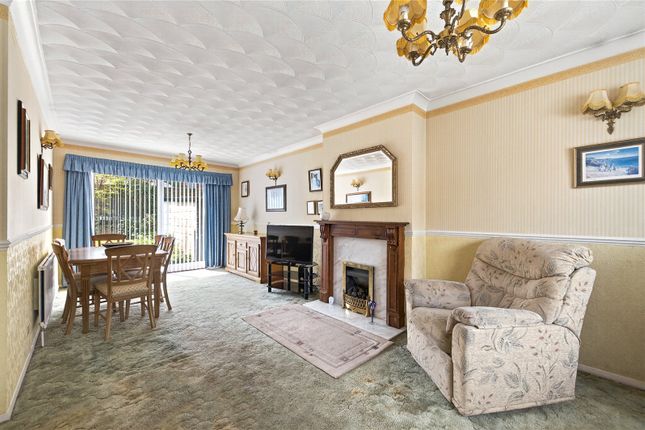 Raphael Road, Gravesend, Kent, DA12 3 bed detached house for sale