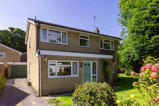 Elmhurst Close, Leeds LS17 4 bed detached house for sale