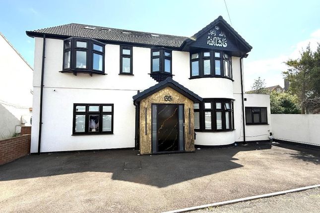 5 bed detached house