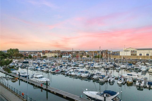 Marina View, Weymouth DT4 3 bed apartment for sale
