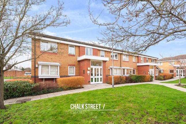 Warwick Close, Hornchurch, RM11 2 bed apartment for sale