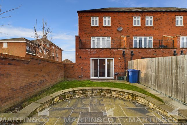 Derwent Drive 3 bed townhouse for sale