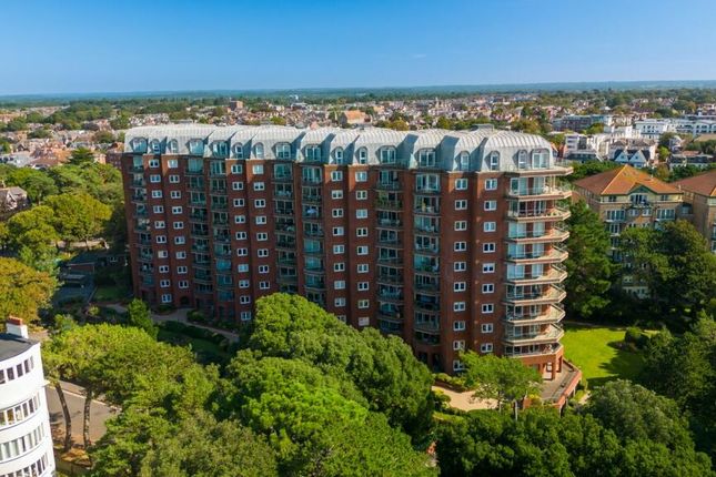 2 bedroom ground floor flat for sale