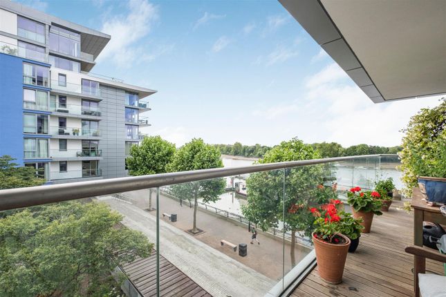 Riverside Quarter, Wandsworth, SW18 3 bed apartment for sale