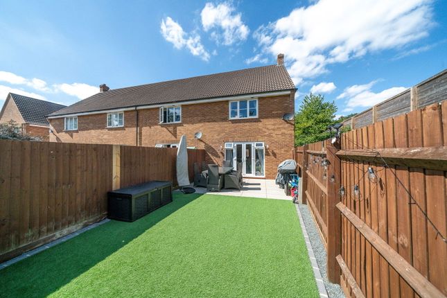 Red Kite View, Buckingham MK18 3 bed end of terrace house for sale