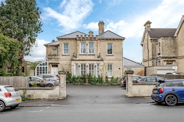 Upper Oldfield Park, Bath, Somerset, BA2 2 bed apartment for sale