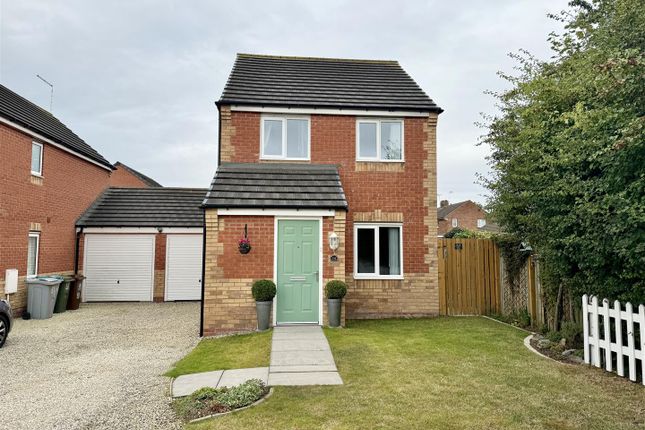 3 bedroom link detached house for sale