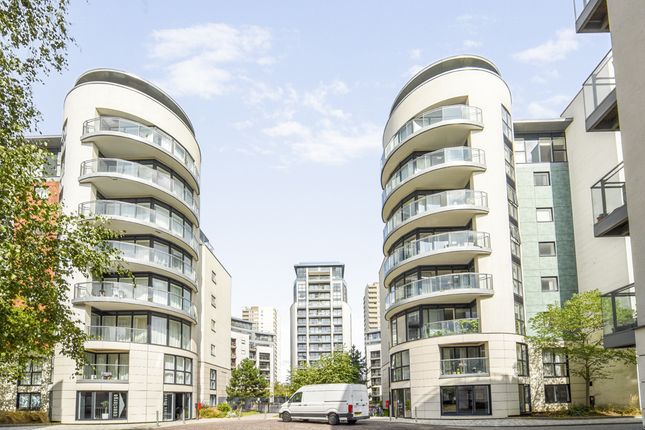 Pump House Crescent, Brentford TW8 1 bed apartment for sale