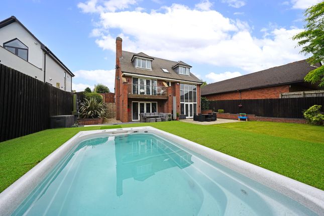 6 bedroom detached house for sale