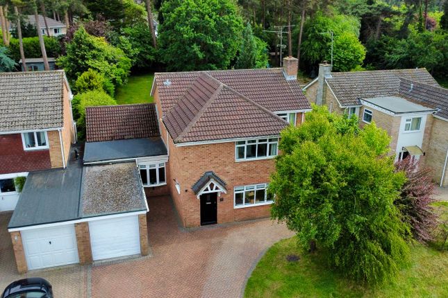 Roundway, CAMBERLEY GU15 4 bed detached house for sale