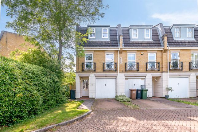 3 bed end terrace house