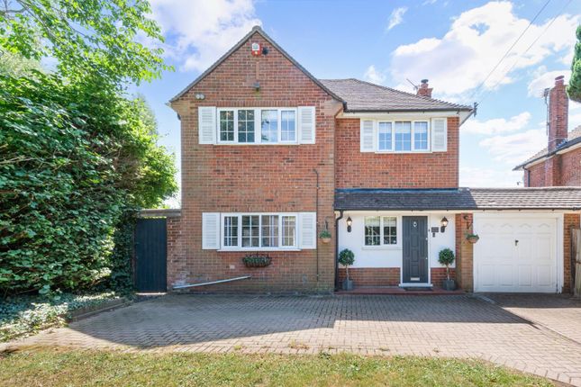 Smithy Close, Lower Kingswood 3 bed detached house for sale