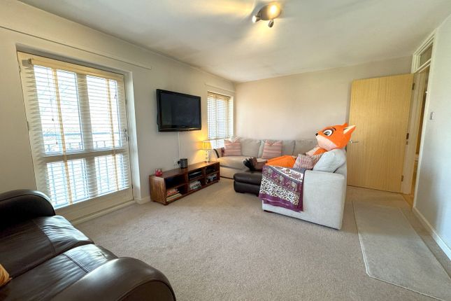 Roman Road, East Ham, London, E6 2 bed flat for sale