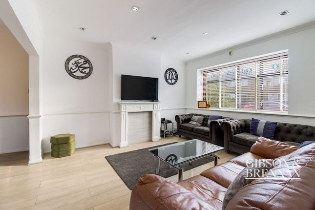 Rochford Avenue, Romford, RM6 4 bed semi