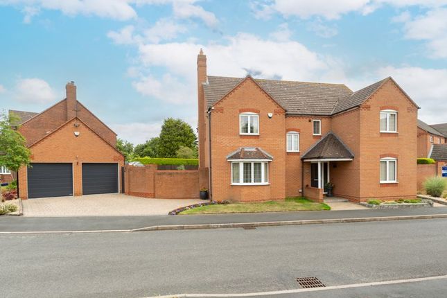 5 bed detached house