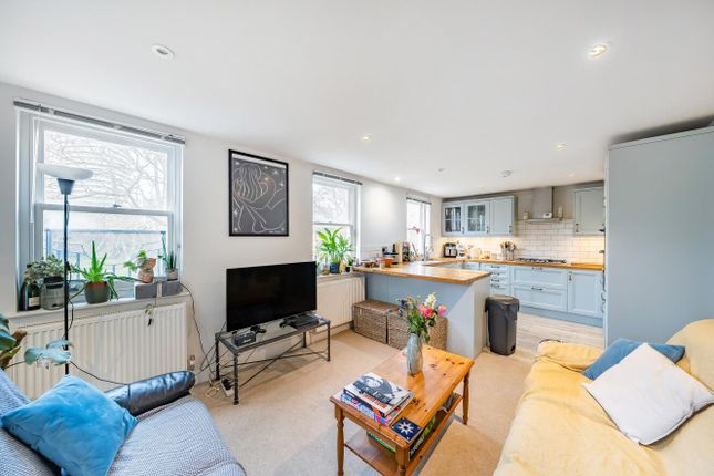 Orville Road, Battersea, London, SW11 3 bed flat for sale
