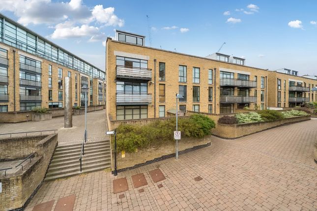 Town Meadow,  Brentford,  TW8 1 bed flat for sale