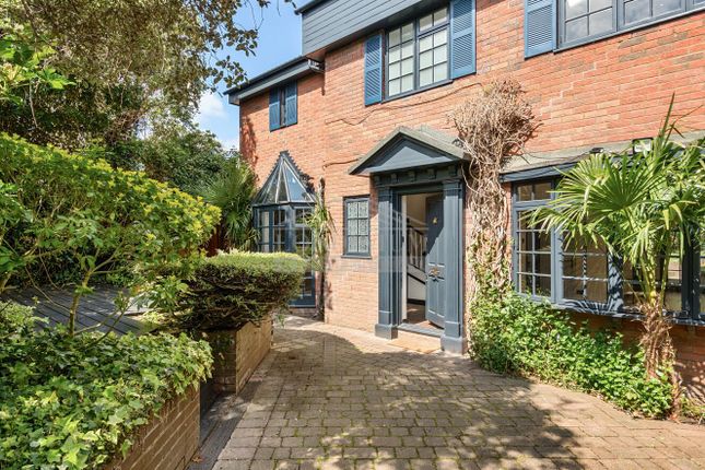 5 bedroom semi-detached house for sale