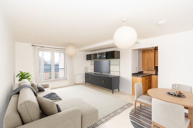 8/13 Tinto Place, Edinburgh, EH6 3 bed flat for sale