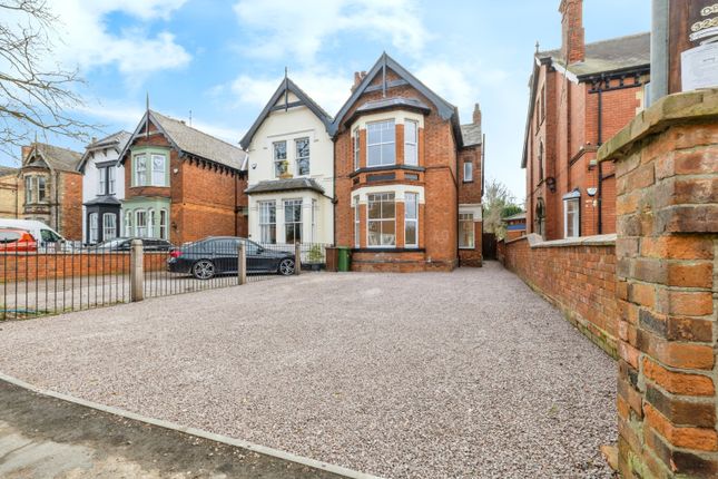 5 bedroom semi-detached house for sale