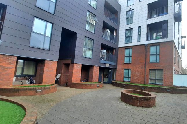 4 bed flat
