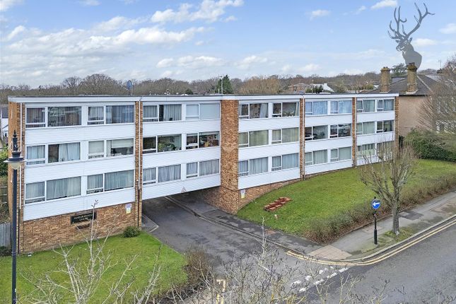 Queens Road, Buckhurst Hill IG9 2 bed flat for sale