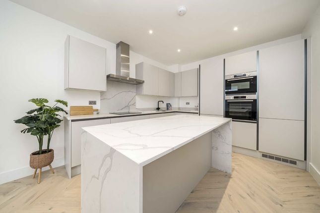 Manorgate Road, Kingston Upon Thames KT2 1 bed flat for sale