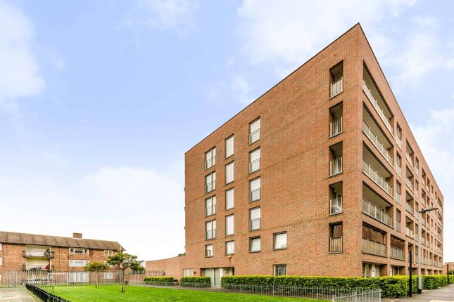 Hammersley Road, Canning Town... 3 bed flat for sale