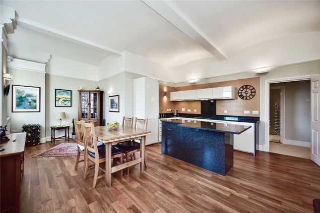 3 bed flat