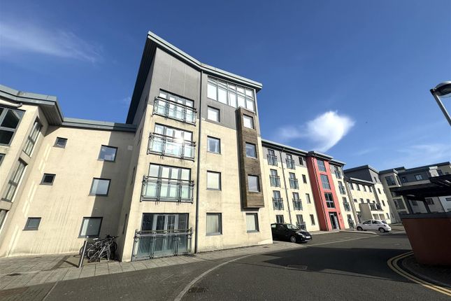 St. Catherines Court, Marina Swansea 2 bed apartment for sale