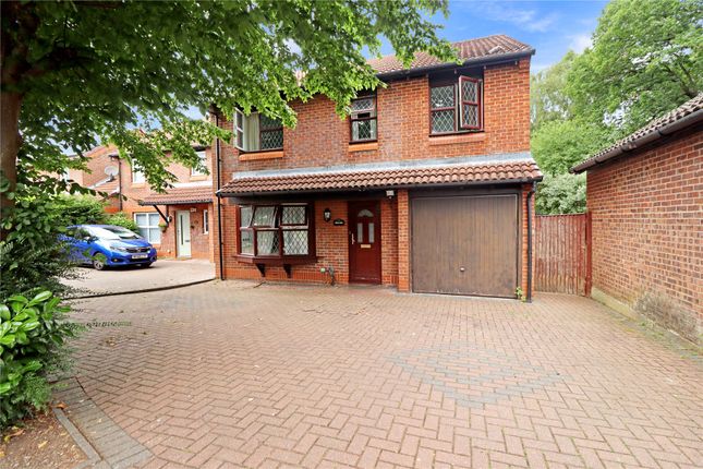 Upton, Surrey GU21 5 bed detached house for sale