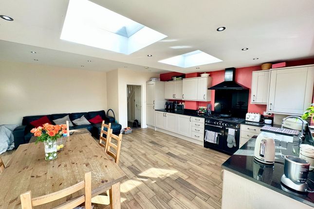 Summit Close, London NW9 4 bed terraced house for sale