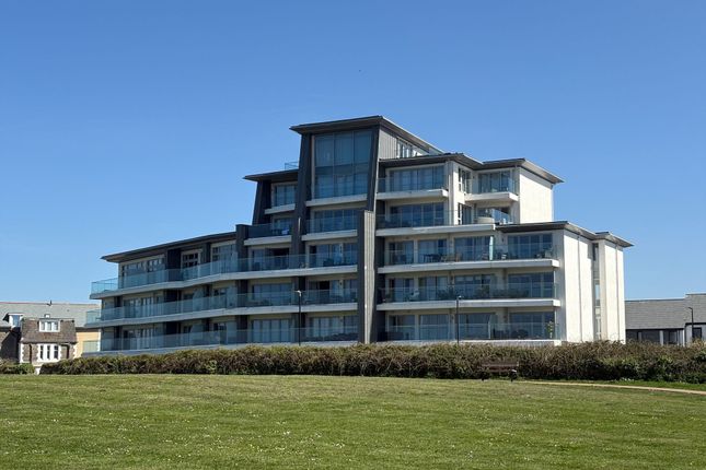 Lusty Glaze Road, Newquay TR7 3 bed flat for sale