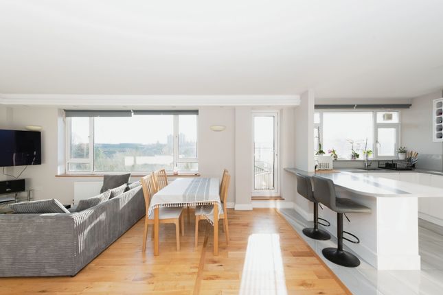 3 bed flat