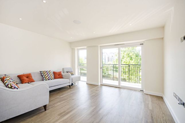 Beaufort Square, Colindale, London, NW9 2 bed flat for sale