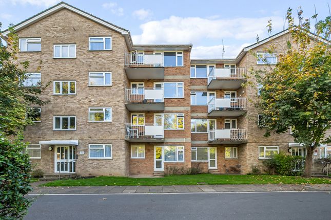 Elton Close, Hampton Wick, KT1 1 bed flat for sale