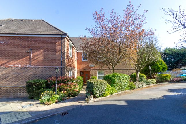Hale Lane, Edgware, HA8 2 bed apartment for sale