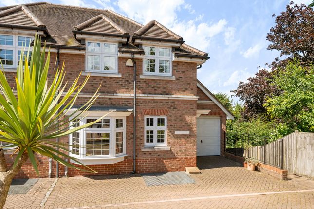Mill Lane, Storrington, RH20 3 bed townhouse for sale