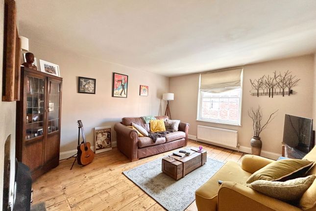 High Street, Ashford TN27 4 bed end of terrace house for sale