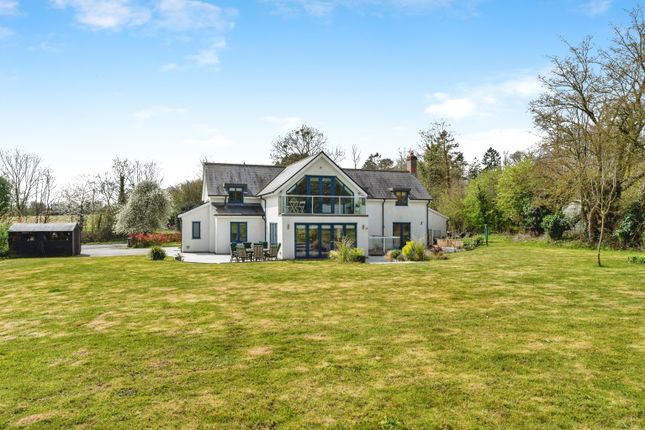 5 bed detached house
