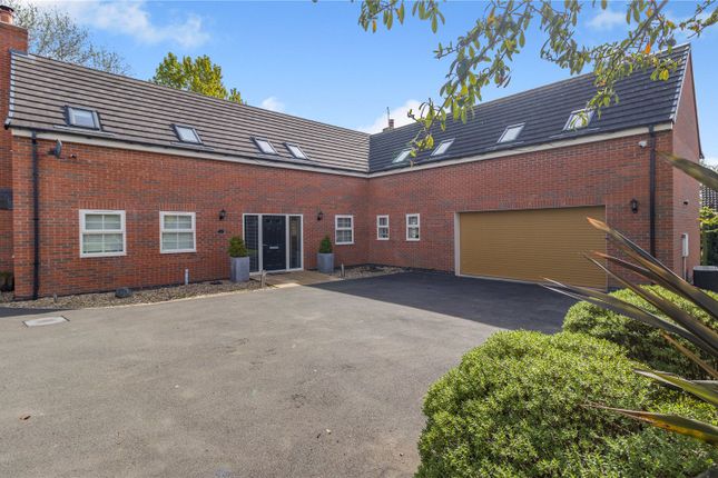 5 bed detached house