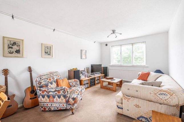Cornmow Drive, Dollis Hill, London, NW10 2 bed flat for sale