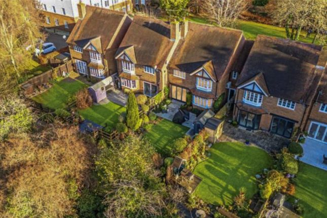 Riverbank, Piccotts End HP1 3 bed house for sale