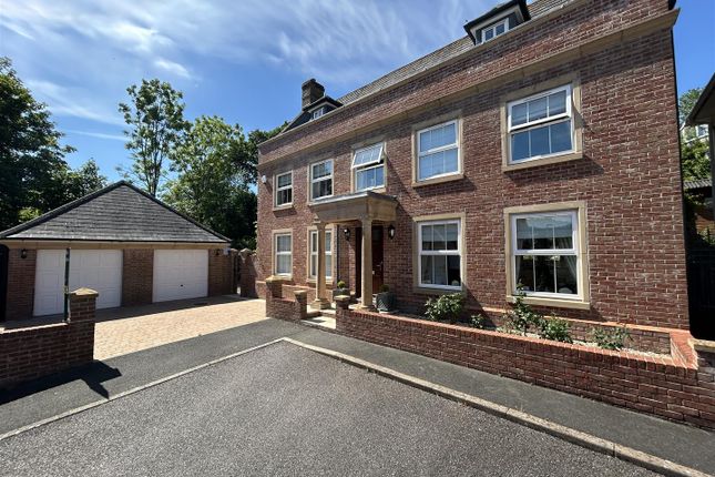 5 bed detached house