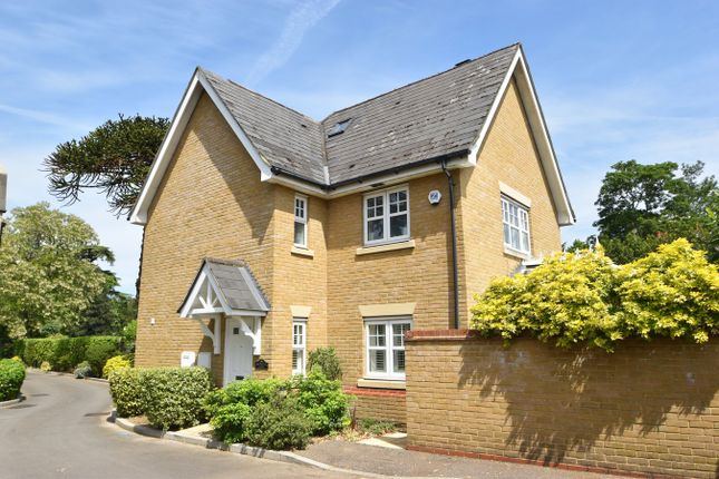 Duchess Court, Weybridge, KT13 4 bed detached house for sale