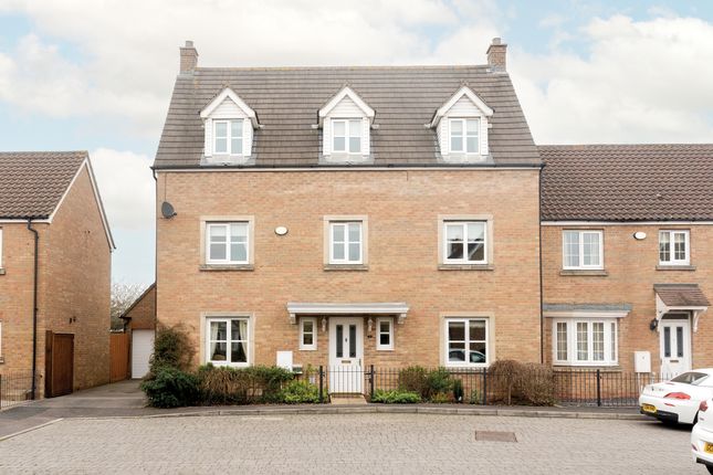 5 bedroom semi-detached house for sale