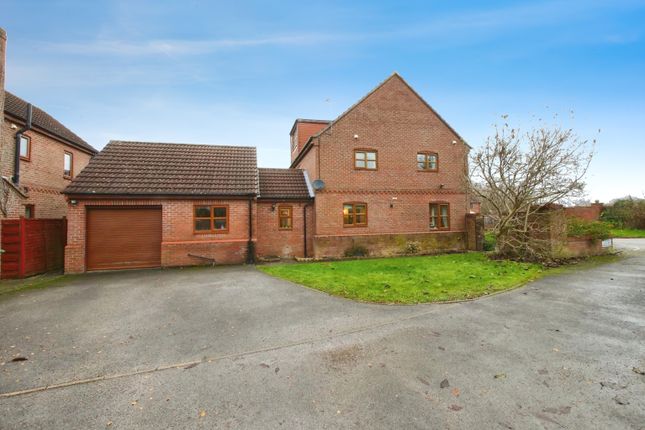 5 bed detached house