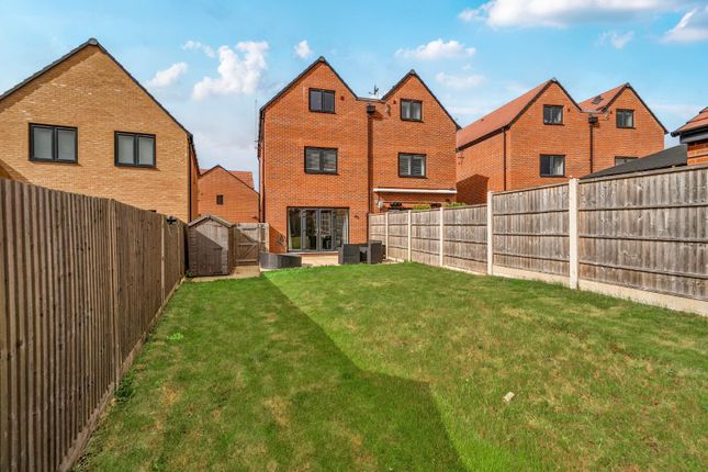 3 bedroom town house for sale