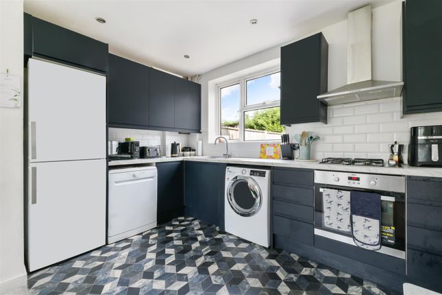 Bletchingley Close, Merstham RH1 3 bed house for sale