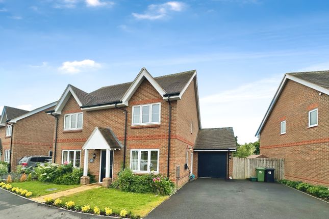 Centenary Fields, Bramley RG26 4 bed detached house for sale